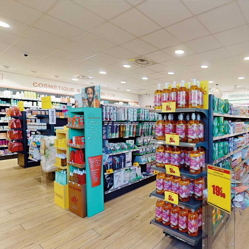 Interior farmacia Akuro