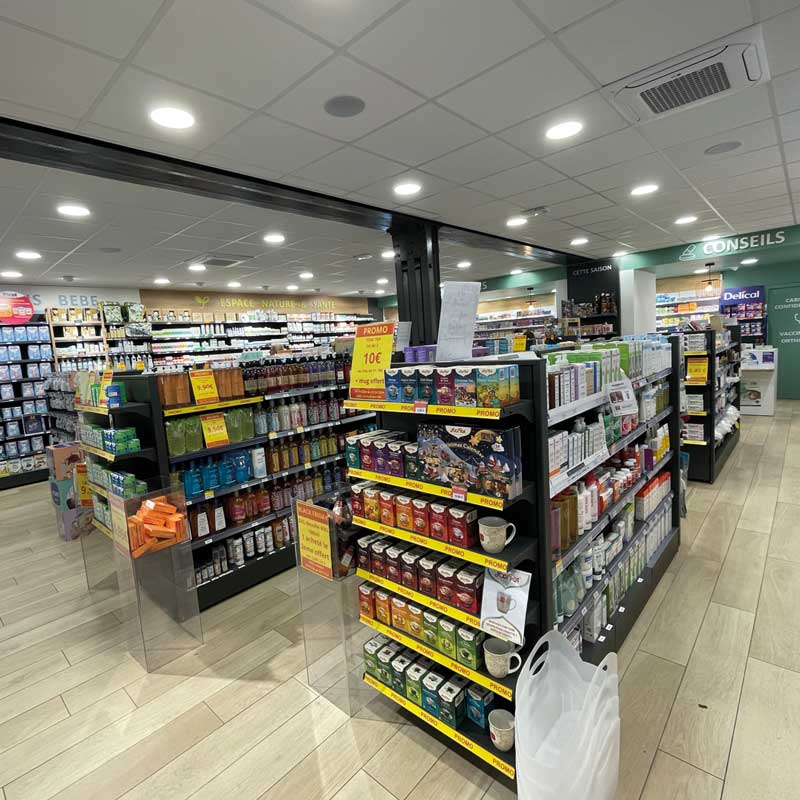 Interior farmacia Akuro