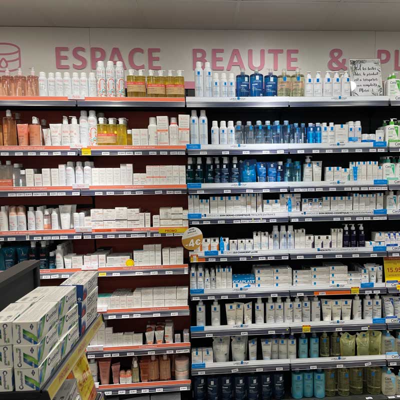Interior farmacia Akuro