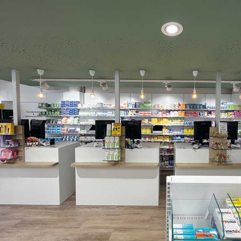 Interior farmacia Akuro