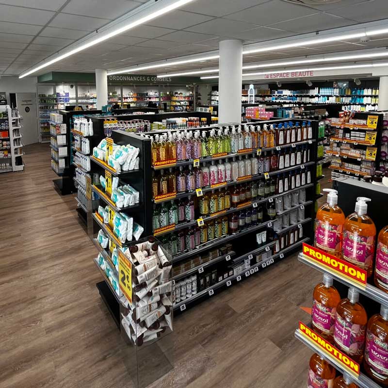 Interior farmacia Akuro